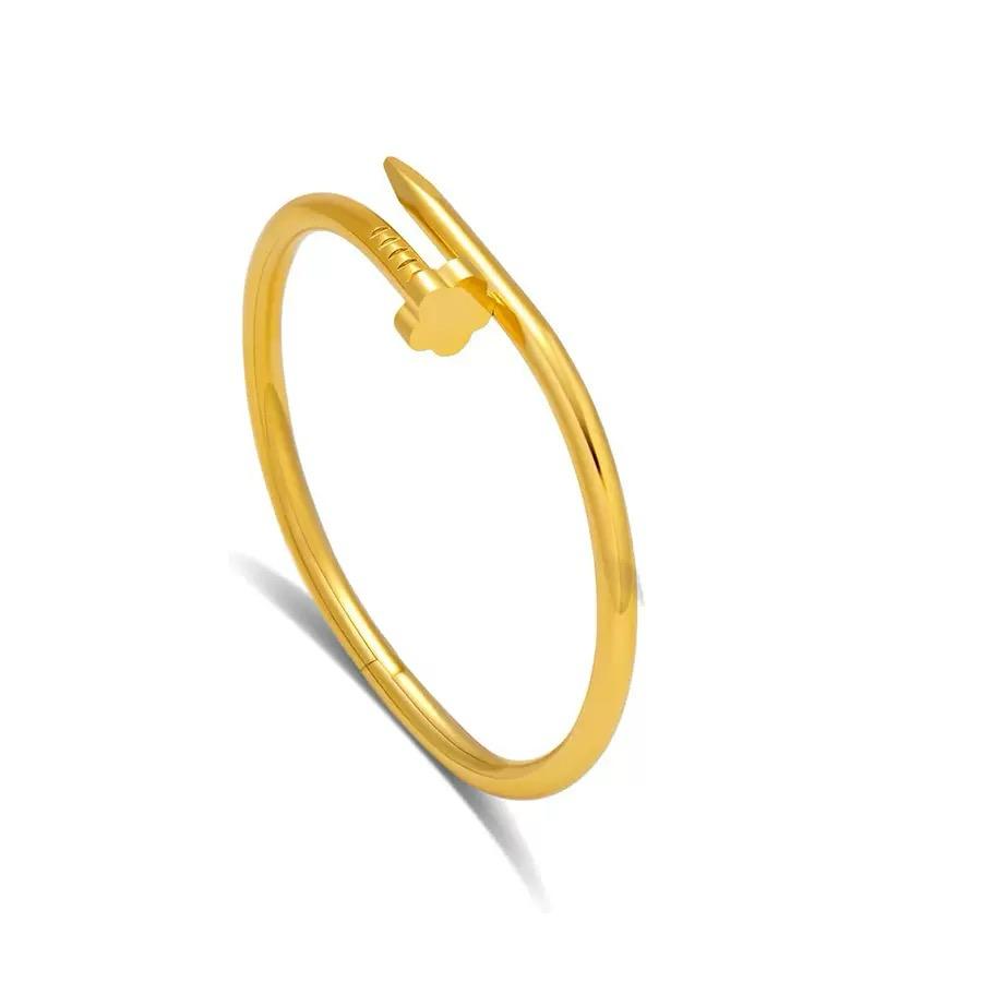 Never Fades - Water Resistant - 18k Four-Leaf Clover Bangle