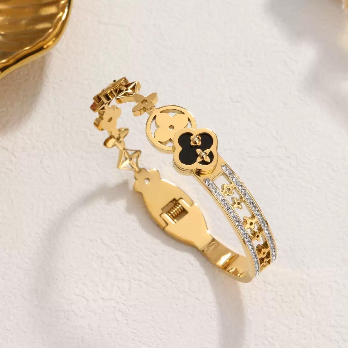 Never Fades - Water Resistant - 18k Four-leaf Titanium Flower Bangle