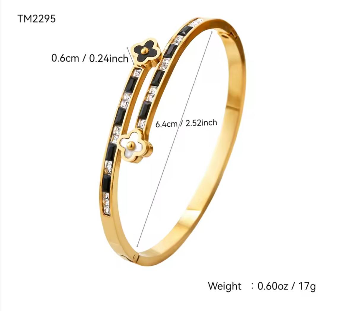 Never Fades - Water Resistant - 18k Four leaf Flower Nail Head Open Bangle